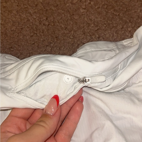 practically new lululemon skirt, size 4 and long inseam - Picture 3 of 4